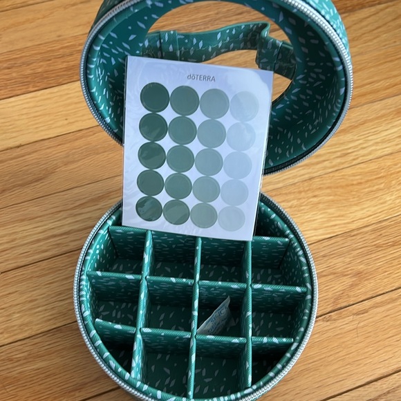 Doterra essential oil holder - Picture 2 of 5